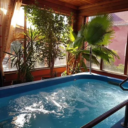 Leganyi Apartmanhaz * אגר