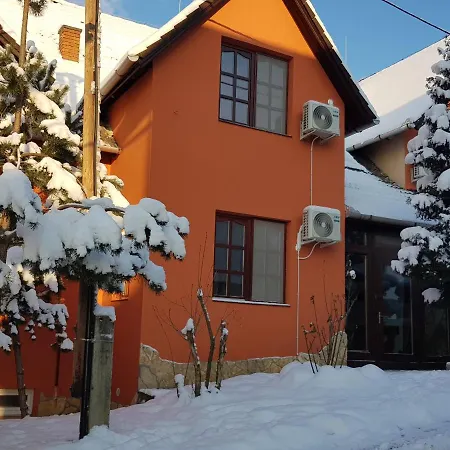 Leganyi Apartmanhaz אגר
