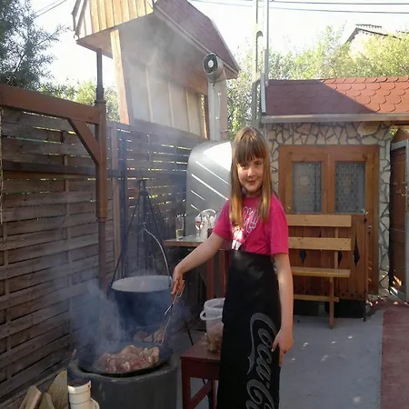 Leganyi Apartmanhaz Apartament